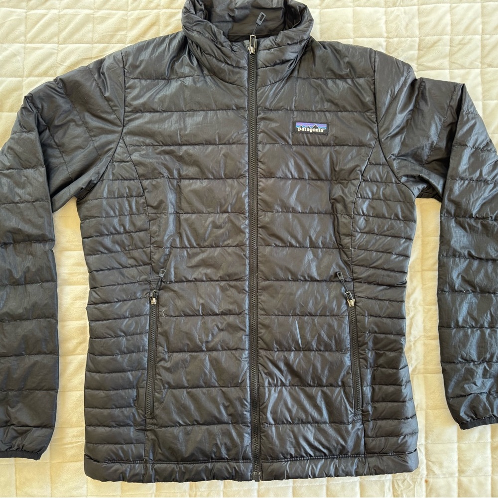 Patagonia Women's Black Quilted Jacket with Logo Trim size small